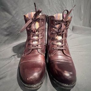 Täōs size 38 leather boot